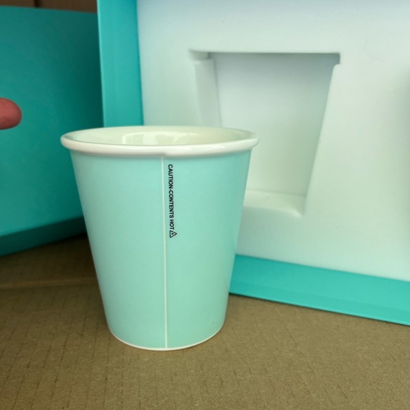 FP-FP-TIFFANY & Co. Bone China Paper Cup Set of 2 New in Blue Box. - Picture 4 of 5